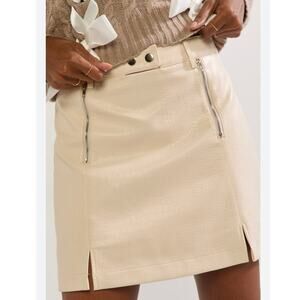 NEW Francesca Charisse Faux Snake Embossed Mini Skirt Ivory woman’s size Medium
